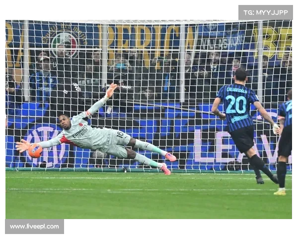 AC米兰3-1科莫客场攻坚成功积分紧追国际米兰